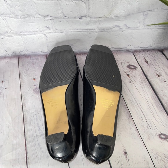 Jessica Lindon Women’s Black Patent Leather Kitten Heel - Picture 10 of 15